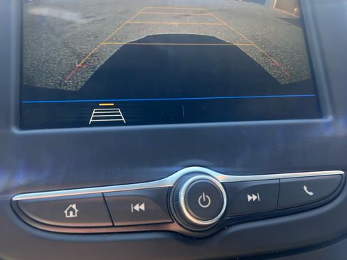 Used 2019 Chevrolet Equinox LT image 18