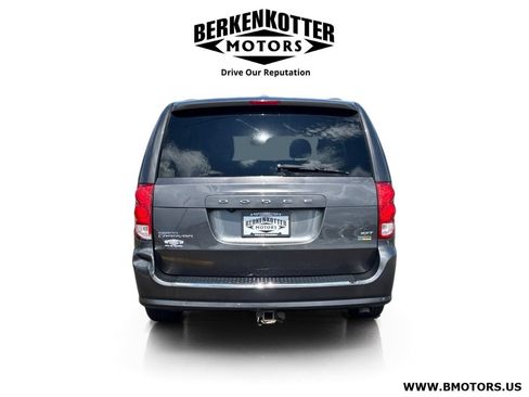 Used 2017 Dodge Grand Caravan SXT FWD image 4
