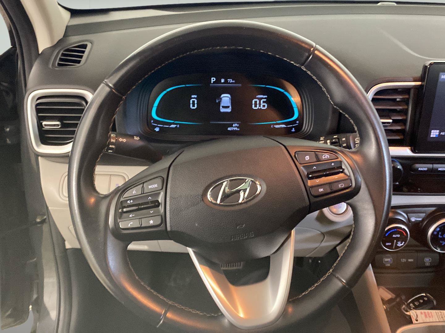 Used 2025 Hyundai Venue SEL FWD image 11