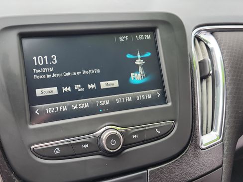 Used 2017 Chevrolet Malibu LT image 24