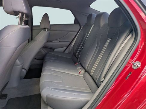Used 2023 Hyundai Elantra SEL w/ Convenience Package image 13