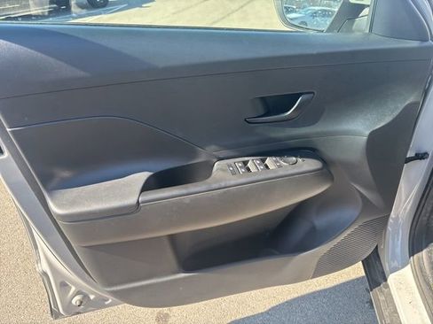 Used 2024 Hyundai Kona SE image 28