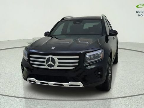 Used 2025 Mercedes-Benz GLB 250 4MATIC w/ Exclusive Package image 3