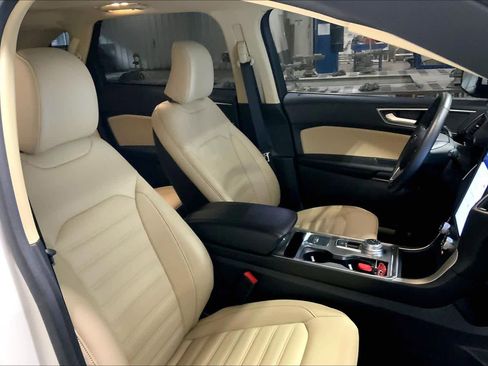 Used 2024 Ford Edge SEL w/ Convenience Package image 8