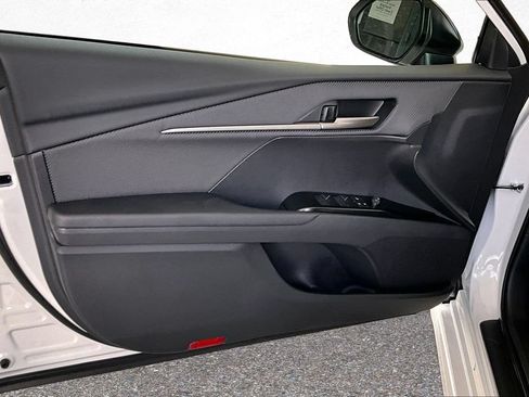 New 2026 Toyota Camry Hybrid FWD image 17