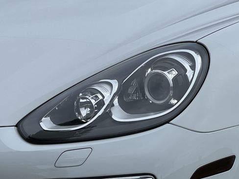 Used 2018 Porsche Cayenne Platinum Edition AWD/4WD image 7