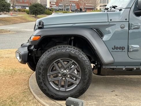 New 2026 Jeep Gladiator Sport AWD/4WD image 12