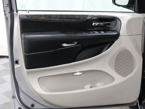 Used 2017 Dodge Grand Caravan SE w/ Power Window Group FWD image 5