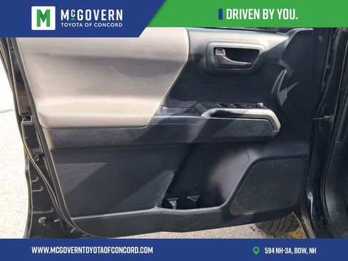 Used 2018 Toyota Tacoma SR5 AWD/4WD image 11