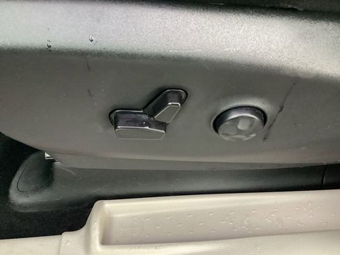 Used 2023 Chrysler Pacifica Touring-L image 21