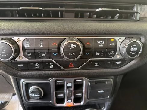 Used 2024 Jeep Wrangler Unlimited Sport AWD/4WD image 17