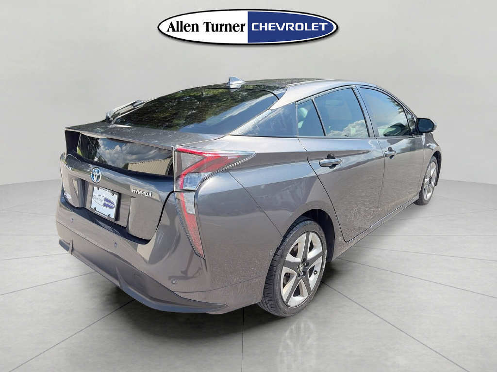 Used 2017 Toyota Prius Four Touring FWD image 4