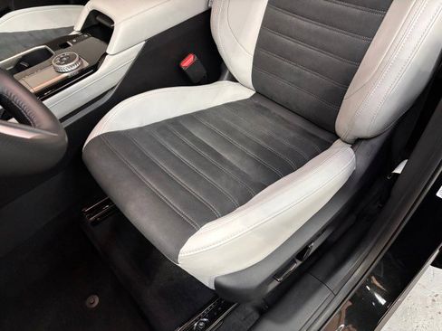 New 2025 Mitsubishi Outlander SE image 7