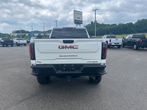 Used 2024 GMC Sierra 2500 AT4X AWD/4WD image 4