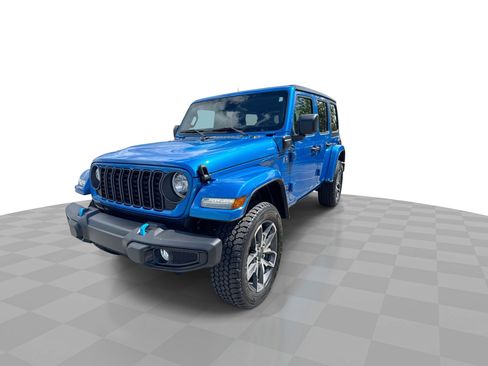 Used 2024 Jeep Wrangler Unlimited w/ Convenience Group image 4
