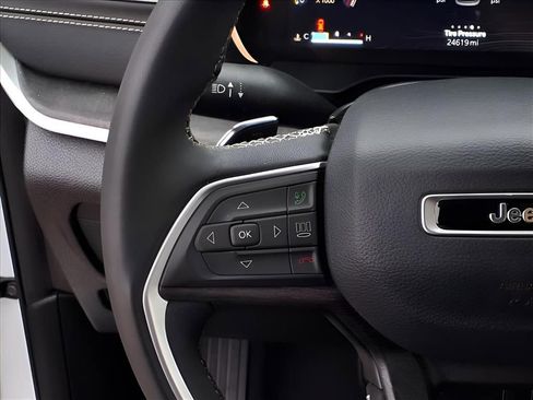 Used 2023 Jeep Grand Cherokee L Limited image 5