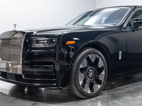 Used 2024 Rolls-Royce Phantom Sedan w/ The Phantom Package RWD image 6