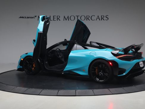 Used 2022 McLaren 765LT RWD image 16