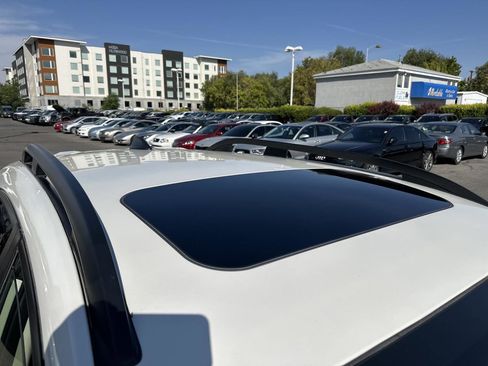 Used 2022 Subaru Crosstrek 2.5i Sport w/ Moonroof Package image 23