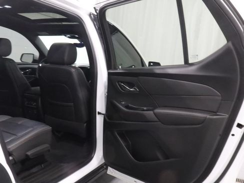 Used 2022 Chevrolet Traverse RS w/ LPO, Floor Liner Package AWD/4WD image 16