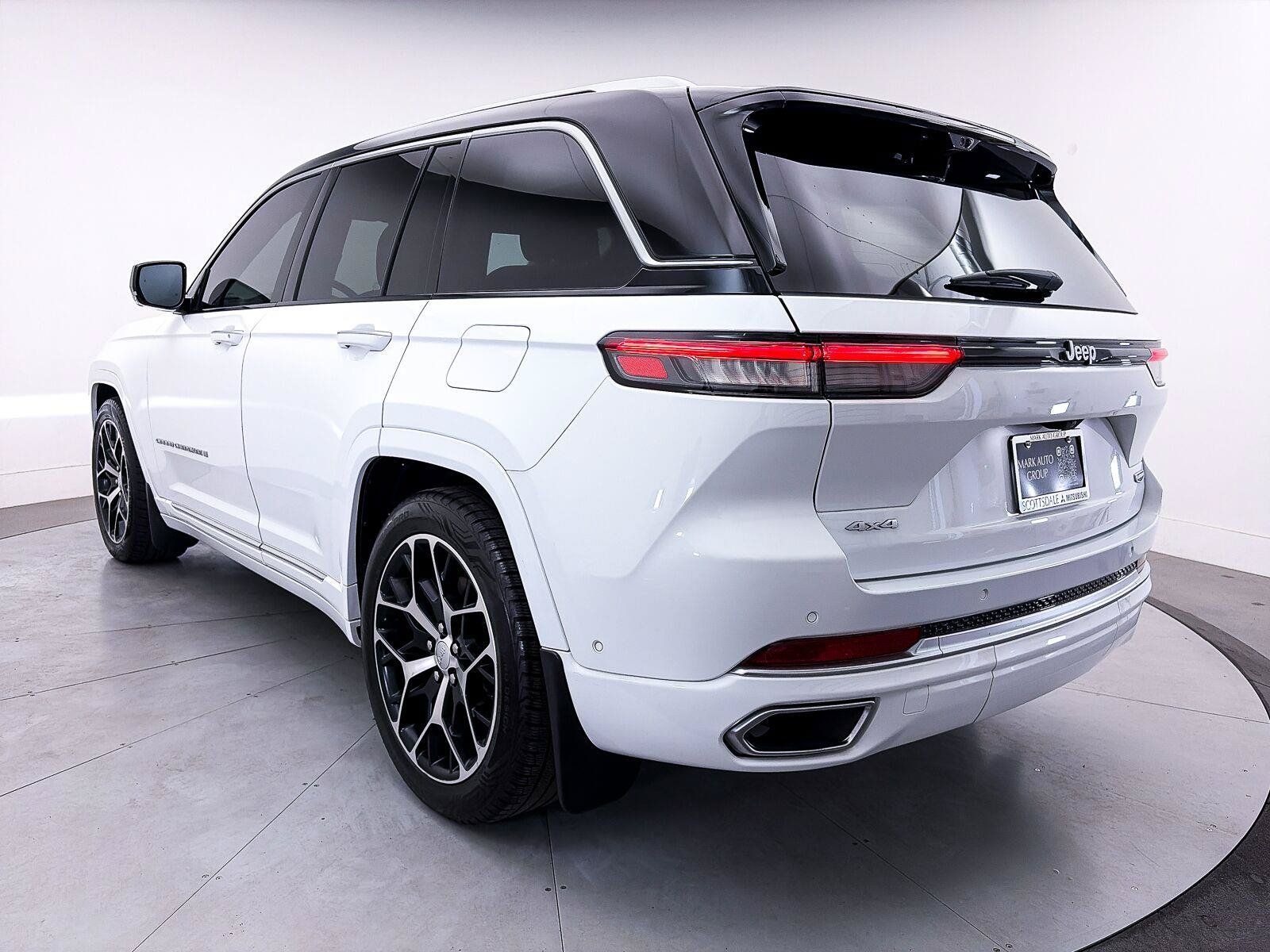Used 2022 Jeep Grand Cherokee Summit AWD/4WD image 16