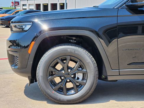 New 2025 Jeep Grand Cherokee L Altitude image 6