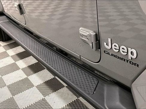 Used 2021 Jeep Gladiator Overland w/ Popular Equipment Package image 11