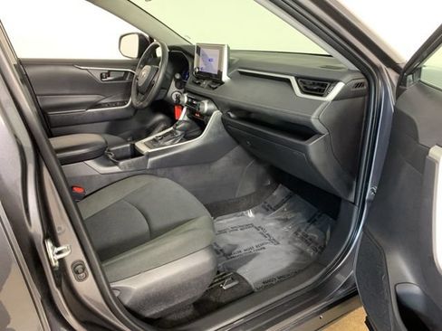 Used 2025 Toyota RAV4 LE AWD/4WD image 37