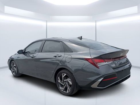 Used 2025 Hyundai Elantra Sport image 5