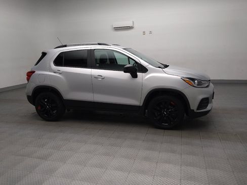 Used 2020 Chevrolet Trax LT w/ Redline Edition AWD/4WD image 11