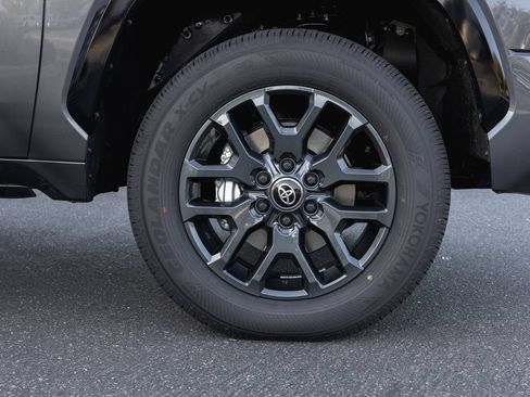 New 2026 Toyota Tundra Platinum w/ Tow Tech Package AWD/4WD image 4