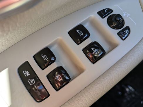 Certified 2022 Volvo XC90 T5 Momentum w/ Climate Package image 25