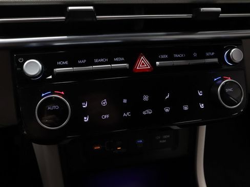 Certified 2025 Hyundai Tucson Limited AWD/4WD image 37