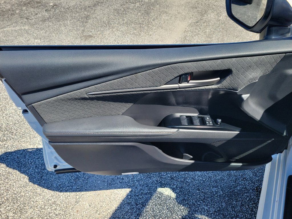 Used 2025 Toyota Camry XLE FWD image 12