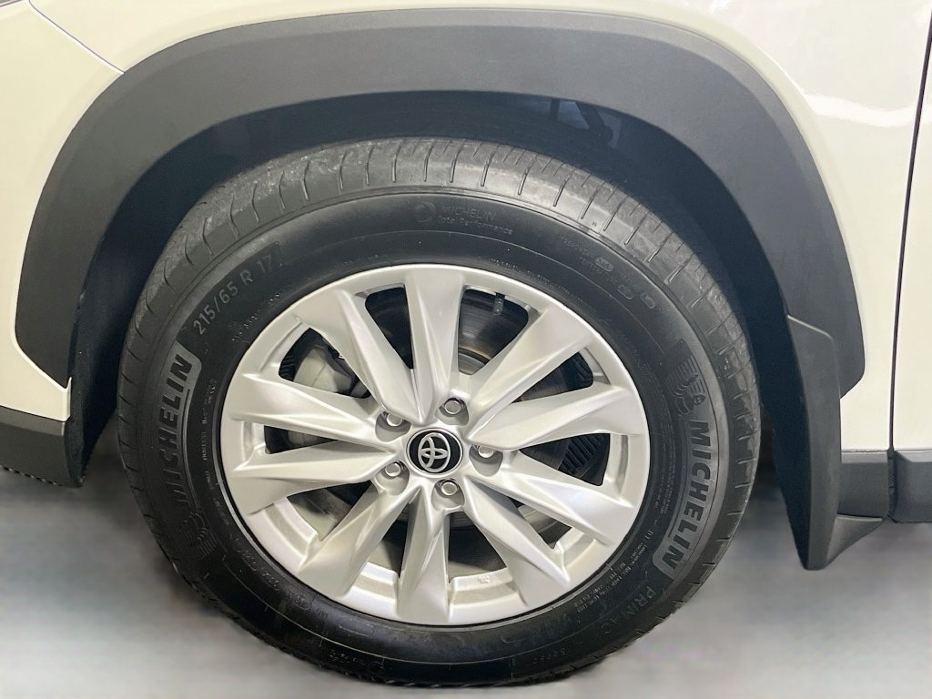 Used 2024 Toyota Corolla Cross LE AWD/4WD image 11