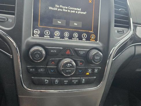 Used 2018 Jeep Grand Cherokee Overland image 12