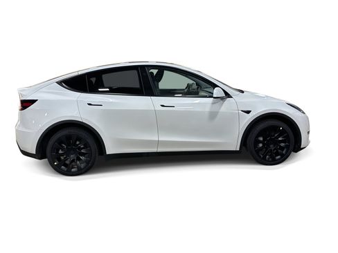 Certified 2023 Tesla Model Y AWD image 7