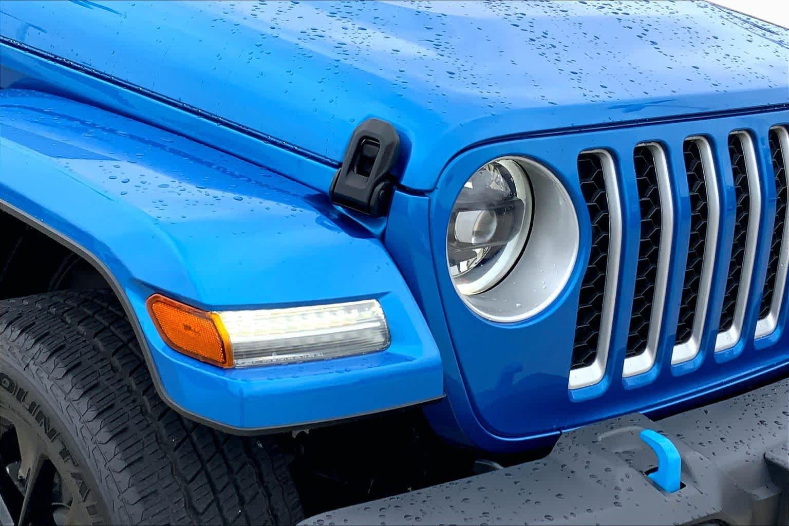 Used 2023 Jeep Wrangler Unlimited Sahara w/ Cold Weather Group AWD/4WD image 26