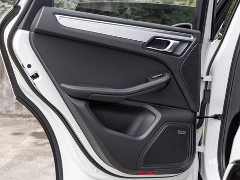 Certified 2026 Porsche Macan AWD/4WD image 49