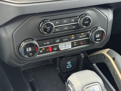 New 2025 Ford Bronco Badlands image 42