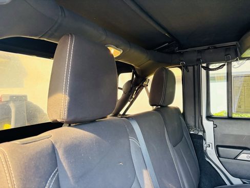 Used 2014 Jeep Wrangler Unlimited Sahara w/ Connectivity Group image 30