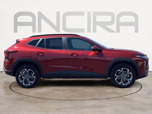 Used 2025 Chevrolet Trax LT FWD image 13