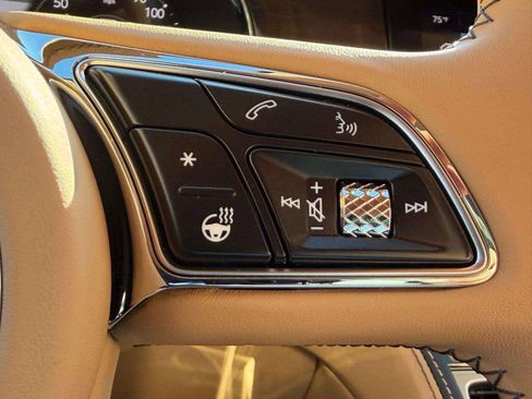 Used 2025 Bentley Flying Spur Plug-In Hybrid AWD/4WD image 44