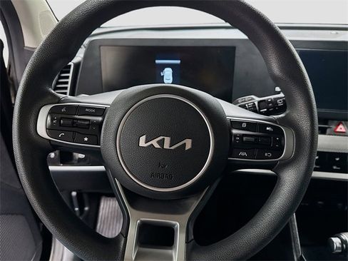 Used 2023 Kia Sportage LX image 18