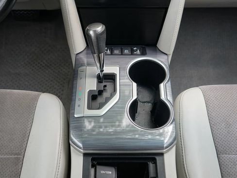 Used 2012 Toyota Camry XLE w/ Leather Pkg FWD image 21