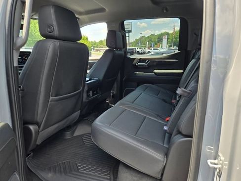 Used 2024 Chevrolet Silverado 1500 LT Trail Boss w/ LT Trail Boss Premium Package AWD/4WD image 11