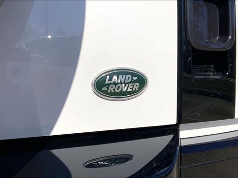 Used 2023 Land Rover Defender 130 X-Dynamic SE image 31