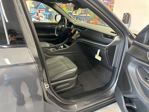 New 2025 Jeep Grand Cherokee L Altitude image 56