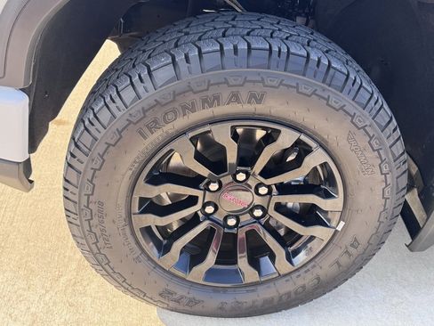 Used 2023 GMC Sierra 1500 AT4X image 9