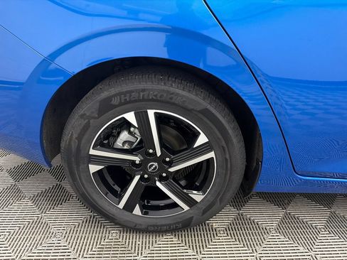Used 2025 Nissan Sentra SV FWD image 17
